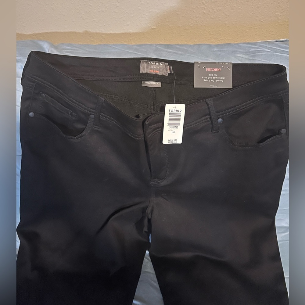 Torrid Luxe Mid-Rise Skinny Jean - Sateen Stretch Black 20T